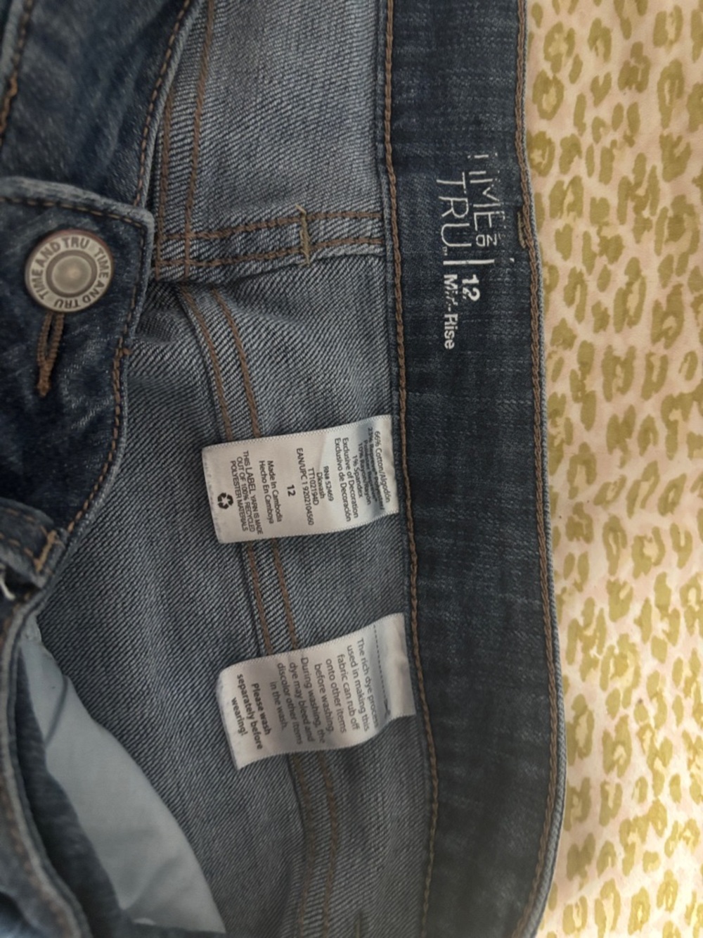 ⭐️Time and Tru Dark⭐️ Blue Rolled Hem Denim Shorts size 12 woman’s - Picture 5 of 7